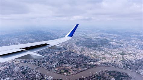 AA employee reviewing ZED options using internal travel guide