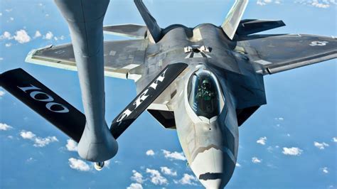 aerial refueling of f-22 during long-range mission