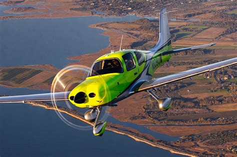 aerodynamically optimized wheel pants on Cirrus SR22 G6