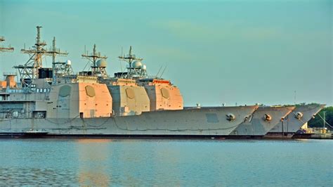 Aging U.S. Navy Ticonderoga-class cruiser at sea