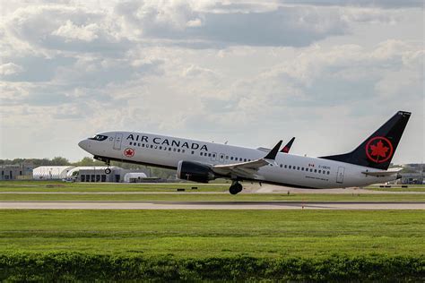 air canada 737 max 8 takeoff from vancouver yvr