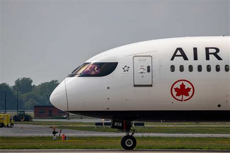 Air Canada Boeing 787 taxiing in Rio de Janeiro with Sugarloaf Mountain visible in background