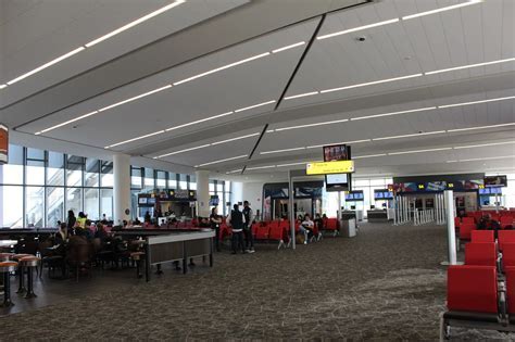 air canada express aircraft at laguardia eastern concourse terminal b
