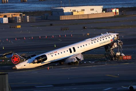 Air Canada Express CRJ900 runway incident at LaGuardia Airport aviation safety review