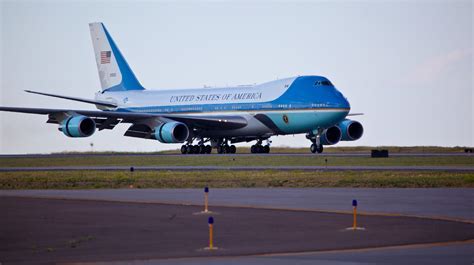 Air Force One Boeing 747 aerial refueling capability