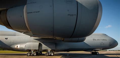 Air Force One defensive countermeasures flare deployment infrared missile defense
