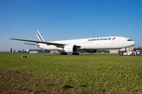 Air France Boeing 777-300ER departing Paris for Saint-Denis Réunion over the Indian Ocean