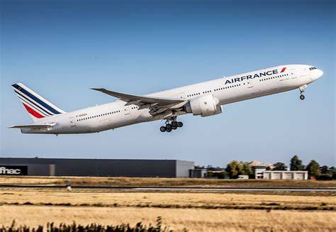 Air France Boeing 777-300ER Paris CDG to New York JFK transatlantic service