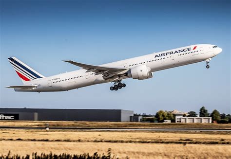 Air France Boeing 777 diverted to Montreal during Ebola travel restriction incident
