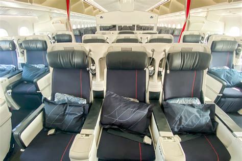 Air France premium economy cabin baggage allowance overhead bins