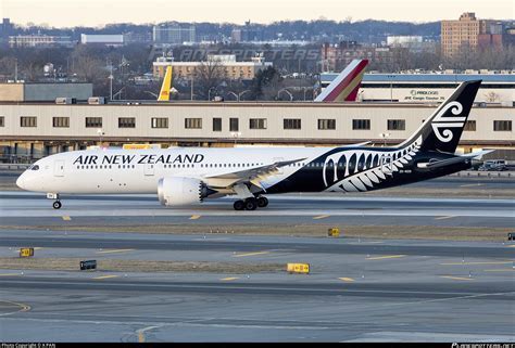 air new zealand boeing 787-9 parked at new york jfk international airport