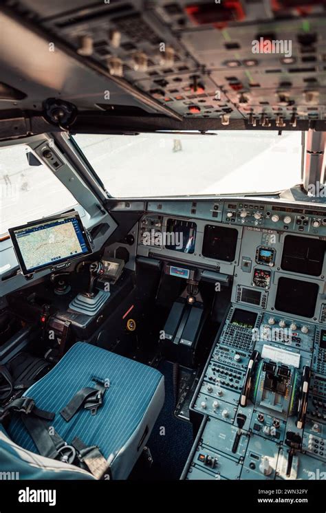 Airbus A320neo cockpit during final approach