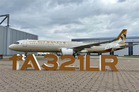 airbus a321lr etihad boarding at dusk in kolkata airport