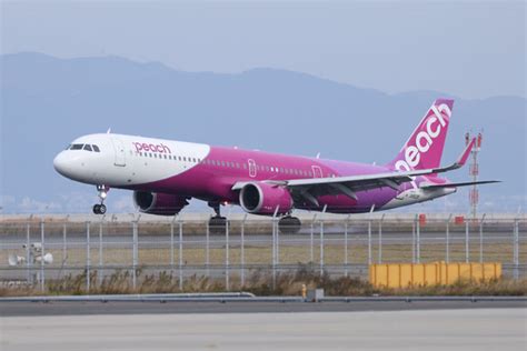 Airbus A321XLR fuselage with Peach Aviation branding under assembly