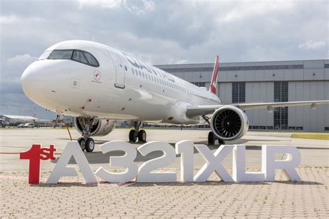 Airbus A321XLR parked beside Boeing 737 MAX-10 at Dubai Airshow