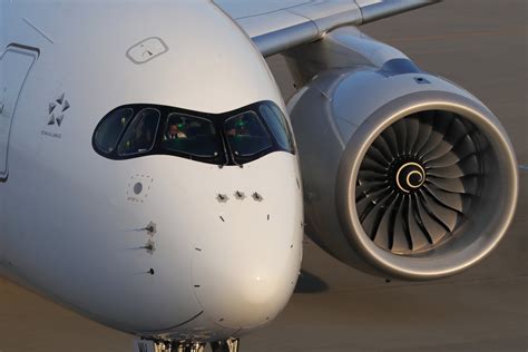 airbus a350 fuel-efficient design and composite wings