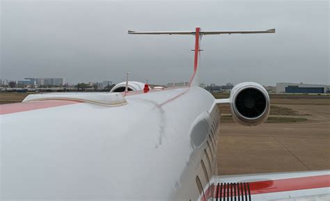 aircraft fuselage satellite antenna inflight WiFi system exterior
