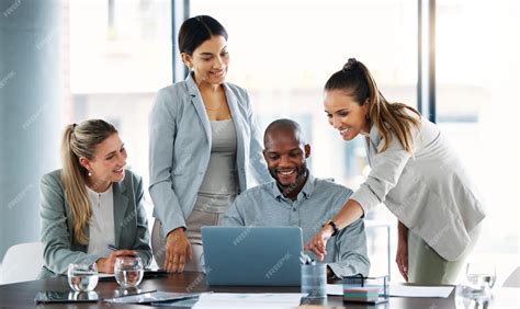 airline executive team collaborating with data intelligence consultants