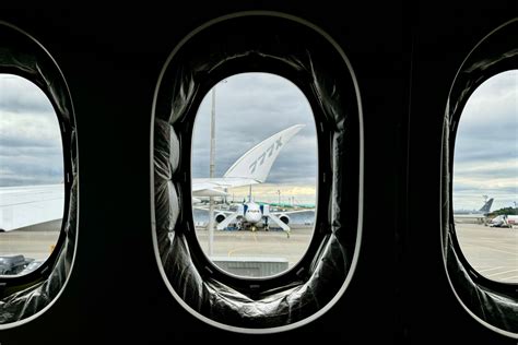 airplane wing turbulence view from window seat