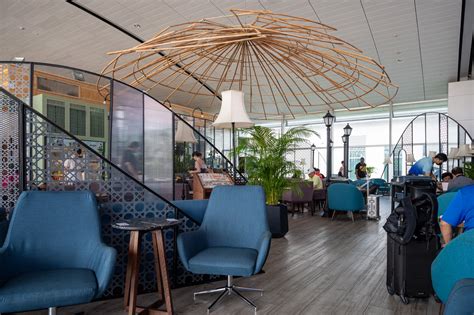 airport business class lounge entrance passenger checking access eligibility