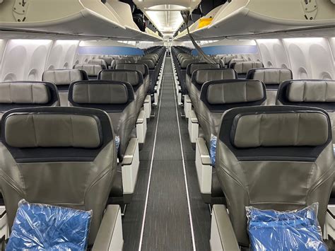 Alaska Airlines 737 MAX 9 first class cabin interior seating