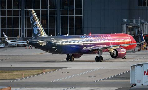 Alaska Airlines Airbus A321neo at Honolulu International Airport gate with ground service