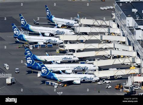 alaska airlines at cancun airport during boarding hours