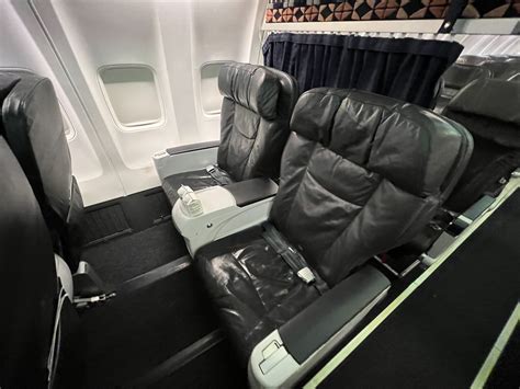 alaska airlines first class luxury seating cabin 2025