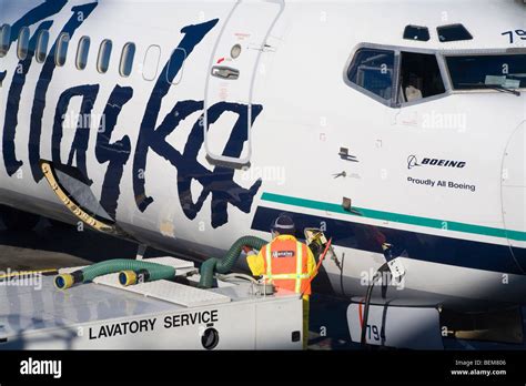 Alaska Airlines ground crew prepping Boeing 787-9 at SEA for inaugural international long-haul departure