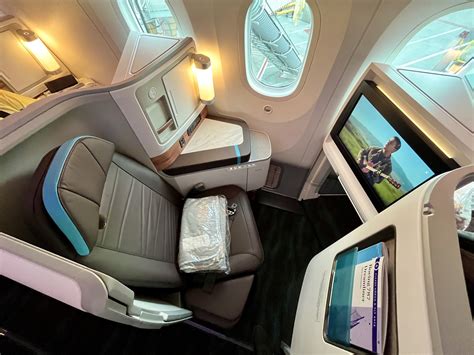 alaska airlines hawaiian dreamliner business class cabin interior