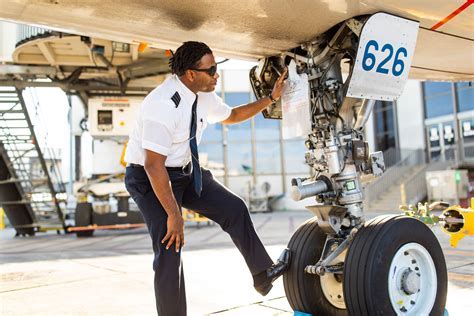 alaska airlines pilots at seattle training facility for 787 operations