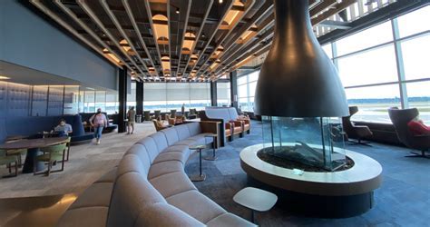 alaska lounge seattle tarmac view seating