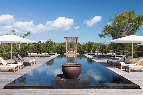 Amanyara infinity pool overlooking turquoise Caribbean Sea