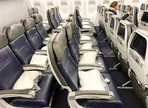 American Airlines 777-200 economy seat layout with 31-inch pitch visual