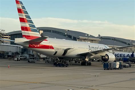 American Airlines’ aging Boeing 777-200ER, potentially set to be replaced by new 787-10 orders