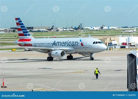 American Airlines Airbus A319 Taxiing at Dallas/Fort Worth Airport