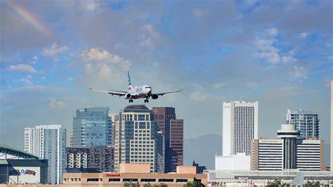 American Airlines Boeing 737-800 AA2482 approaching Phoenix Sky Harbor August 2026