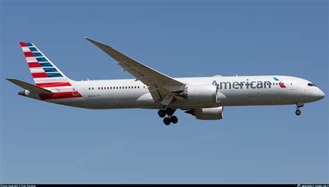 American Airlines Boeing 787 at London Heathrow during boarding