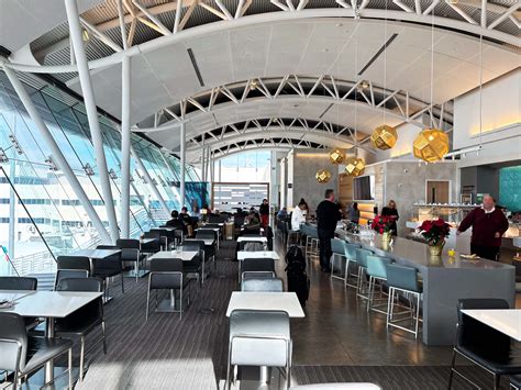 american airlines flagship lounge dining premium wine service