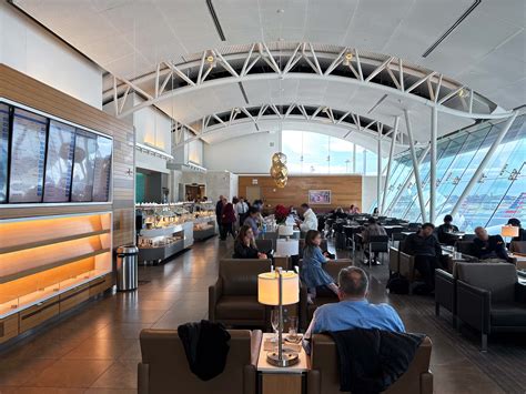 American Airlines Flagship Lounge Los Angeles seating and dining area