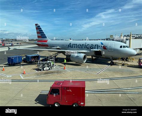 American Airlines inaugurated a major hub at RDU in 1987