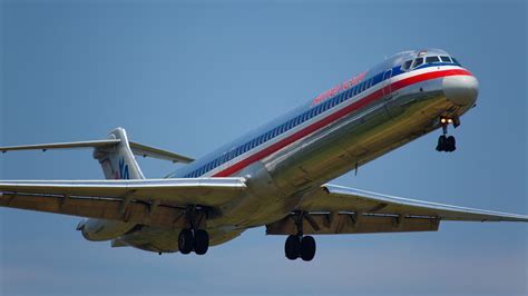 american airlines md-80 at dallas fort worth airport