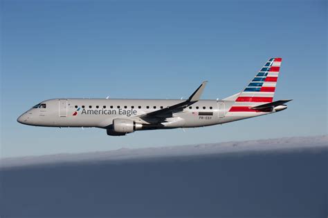 American Eagle Embraer E175 approaching Bimini runway