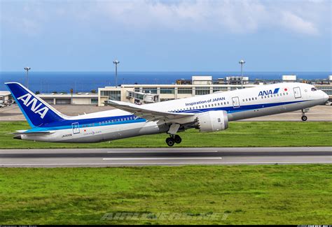 ana boeing 787 dreamliner at gate preparing for boarding to tokyo