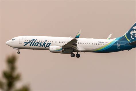 Anchorage airport Boeing 737 long haul departure Alaska Airlines summer routes