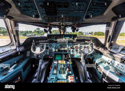 antonov an-124 cockpit during international heavy cargo flight