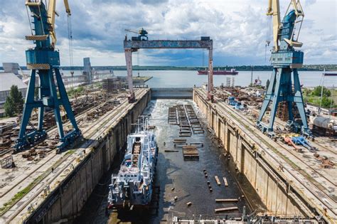 archival image of Liaoning’s Soviet-era hull in Ukrainian shipyard pre-refit