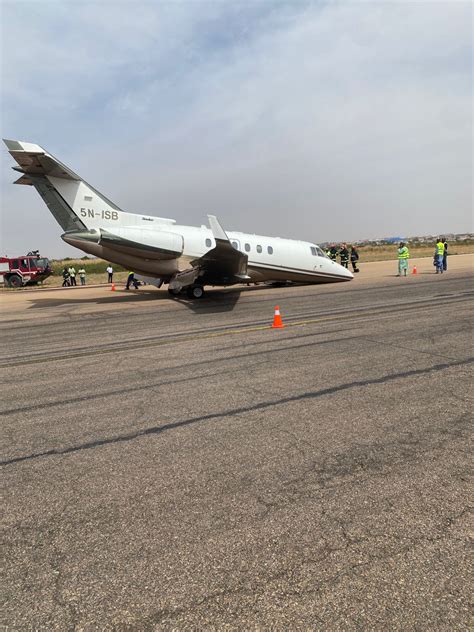 Ashton Kutcher emergency jet landing story