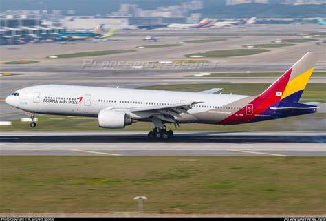 Asiana Airlines Boeing 777-200ER on the tarmac at Seoul Incheon Airport