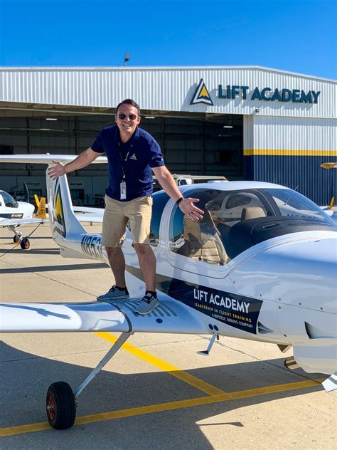 aviation career hopefuls attending LIFT Academy open house